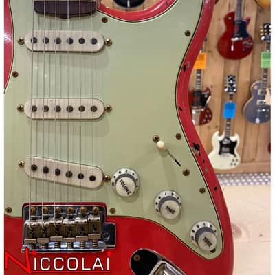 FENDER Michael Landau Signature 1963 Stratocaster, Round-Laminated Rosewood, Fiesta Red over 3-Color Sunburst image 1