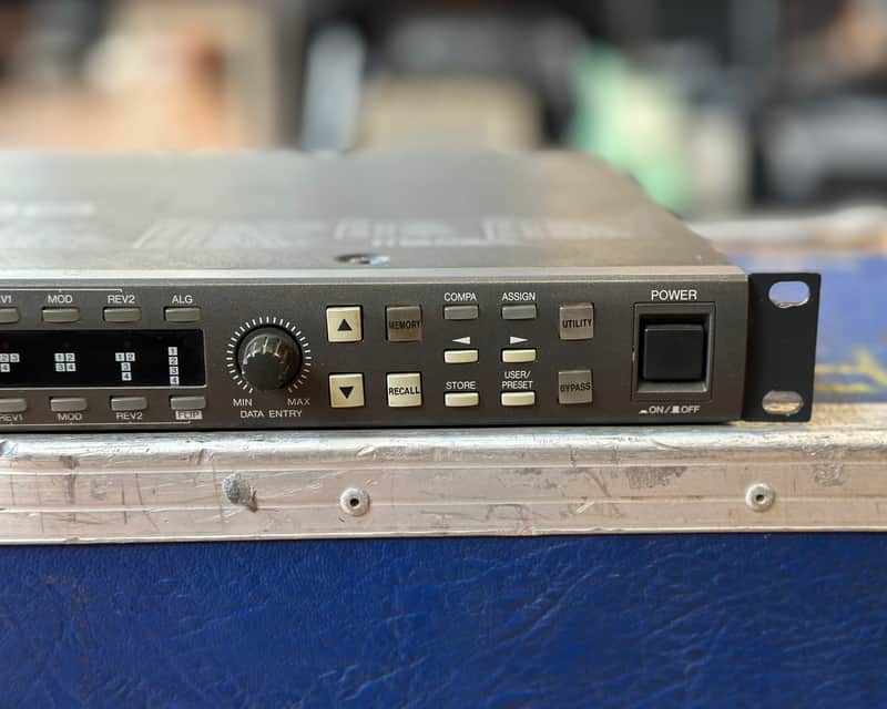 YAMAHA FX900 Digital Multi-Effects Processor | Reverb