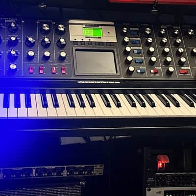 Moog MiniMoog Voyager Electric Blue Edition