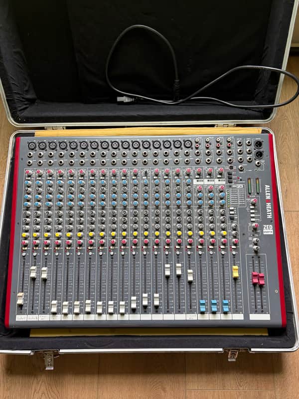 Allen & Heath ZED-22FX 22-Channel Mixer with Effects 2011 - Present - Black/Red image 1