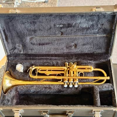 Yamaha YTR2-2335 Bb Trumpet, Clear Lacquer image 3