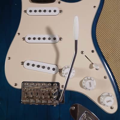 Fender Highway One Stratocaster with Rosewood Fretboard 2002 - 2003 - Teal Green Transparent image 4