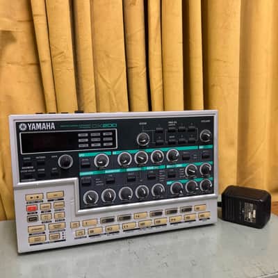 Yamaha DX200 FM Synthesizer