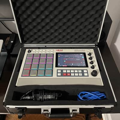 MPC Live II Standalone Sampler with Built-In Speakers - Retro Edition image 3