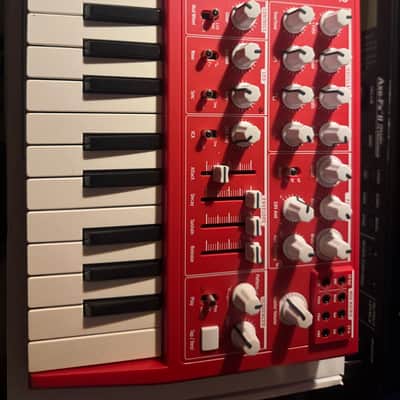 Arturia MicroBrute Red 25-Key Synthesizer 2014 - 2021 - Red