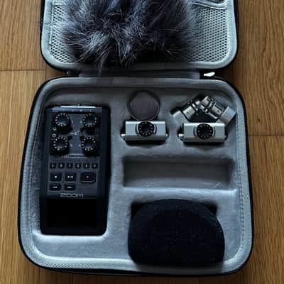 Zoom H6 with bag and mics image 1