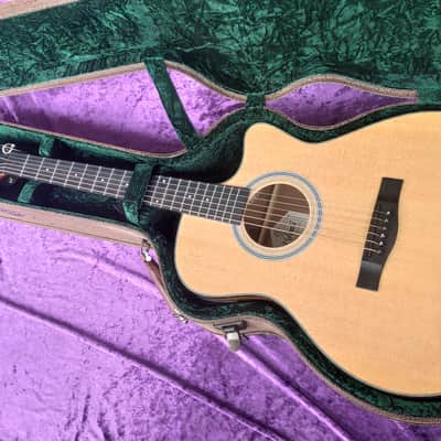 Stanford 1950s vintage style hard case for OM-sized guitars*strong wood construction*built-in hygrometer*looks fine witha fancy inside* image 2