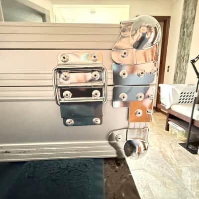 AS NEW Warwick - Buzzard / Stryker - Professional Line - Electric Bass Flight Case (RockCase) 2020's - Aluminum / SIlver image 25
