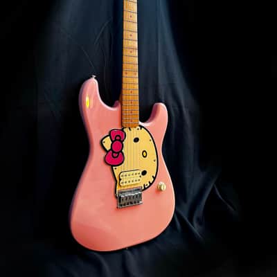 Squier Hello Kitty Stratocaster 2006 - Pink - VGC image 2