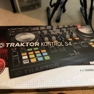 Native Instruments Traktor Kontrol S4 2024 black image 3