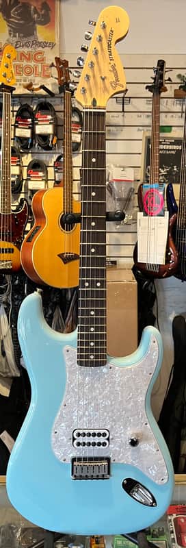 Fender Tom DeLonge Stratocaster 2023 - Daphne Blue