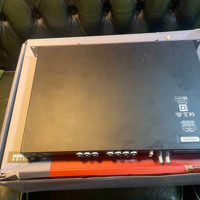 Universal audio Apollo x6 Thunderbolt 3 audio interface image 2