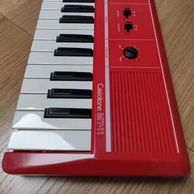Casio Casiotone MT-11 Keyboard 1980s - Red image 5