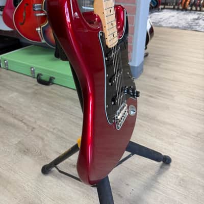 Fender Player Stratocaster with Maple Fretboard 2023 - 2024 - Candy Apple Red image 4