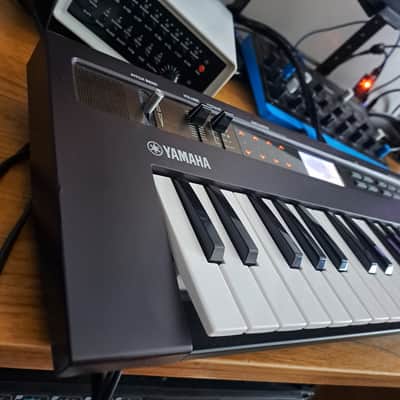 Yamaha Reface DX Mini Mobile Keyboard 2015 - Present - Black image 4
