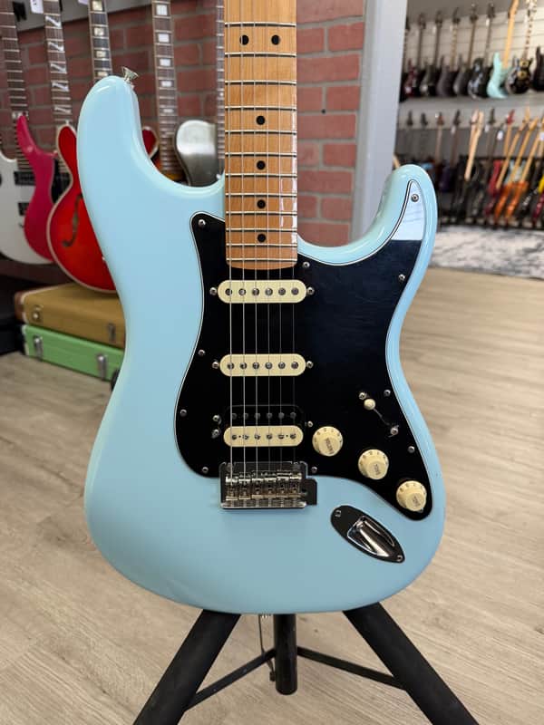 *2021 FSR* Fender Player Stratocaster HSS Sonic Blue