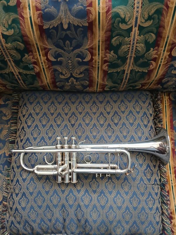 Very Nice Bach Stradivarius Model 37 Trumpet with Case image 1