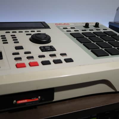 Custom Akai MPC 2000XL - 32MB RAM - 8 Outputs - CF Card Reader - NEW LCD + MORE image 11