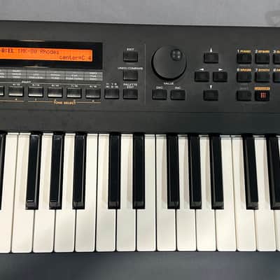 Roland XP-30 61-Key 64-Voice Expandable Synthesizer 1999 - 2004 - Black image 3