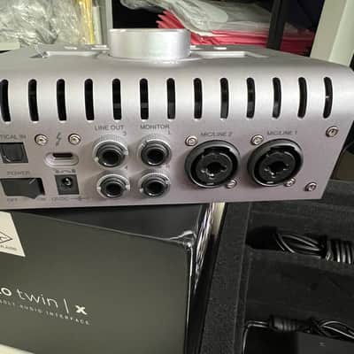 Universal Audio Apollo Twin X Duo Gen 2 Thunderbolt Audio Interface 2024 - Present - Silver image 5