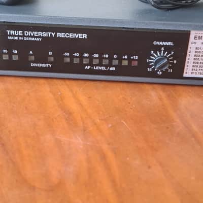 Sennheiser Sennheiser EM1031-U True Diversity Receiver + SK3063-U Hiden Plus Transmitter image 13