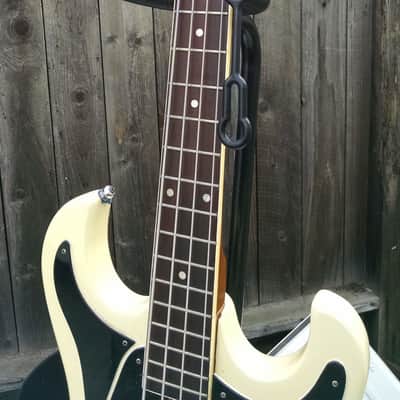 Teisco Bass 1960s White image 6
