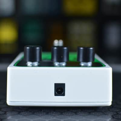 Electro-Harmonix Deluxe Electric Mistress XO Analog Flanger 2015 - 2023 - Black / Green image 4