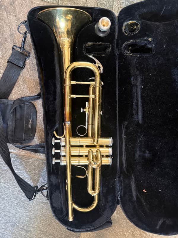 Trumpet with case and  mouthpiece image 1
