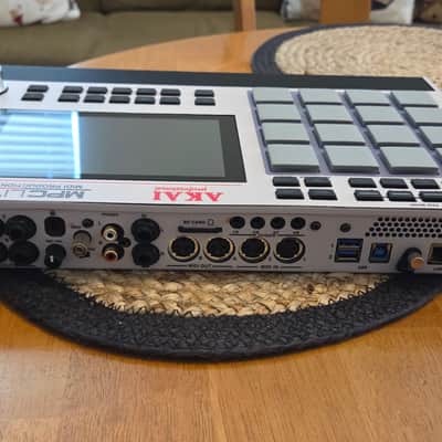 Akai MPC Live II Standalone Sampler / Sequencer Retro Edition 2020 - Present - Grey image 7