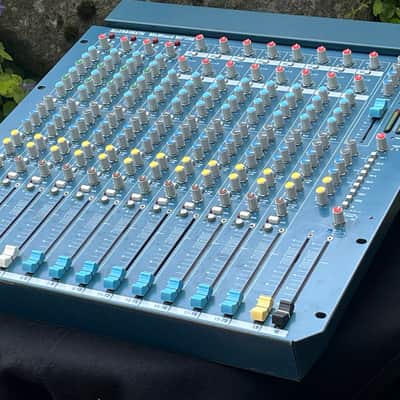 Allen & Heath MixWizard WZ3 20S 12-Channel / 20-Input Stereo Mixer 2004 - 2013 - Blue image 4