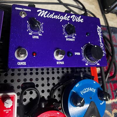 R Weaver FX Midnight Vibe Deluxe Uni-Vibe Pedal | Reverb