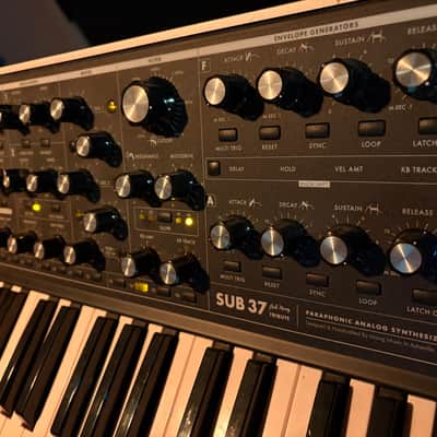 Moog Sub 37 - Black image 2
