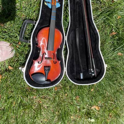 Conn-Selmer 4/4 violin - Traditional gloss finish image 2