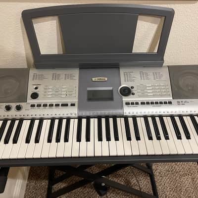 Yamaha PSR I425 2010 Keyboard with stand image 2