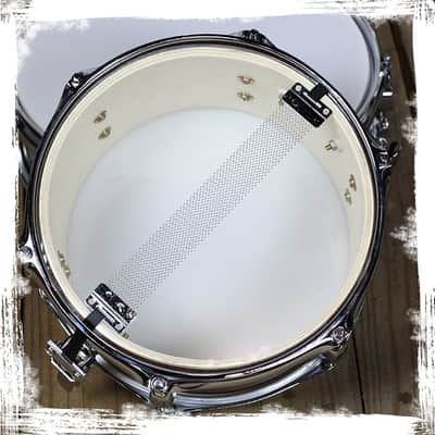 GRIFFIN Snare Drum 10"x6" Poplar Wood Shell (PopcornPUNCH Edition) – Mini Snare with Black Hickory PVC, Throw Off, Drum Key & Coated Head image 10