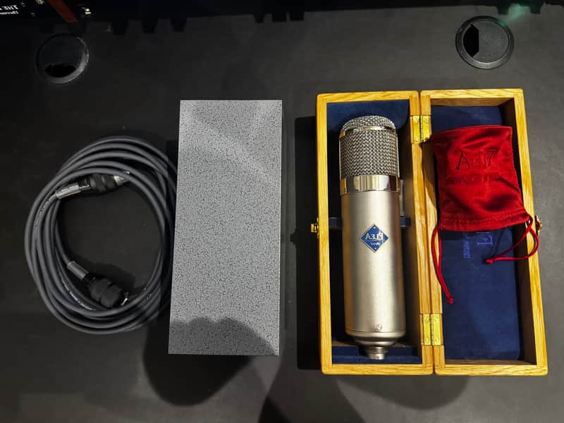 FLEA Microphones 47 Next - Mint image 1