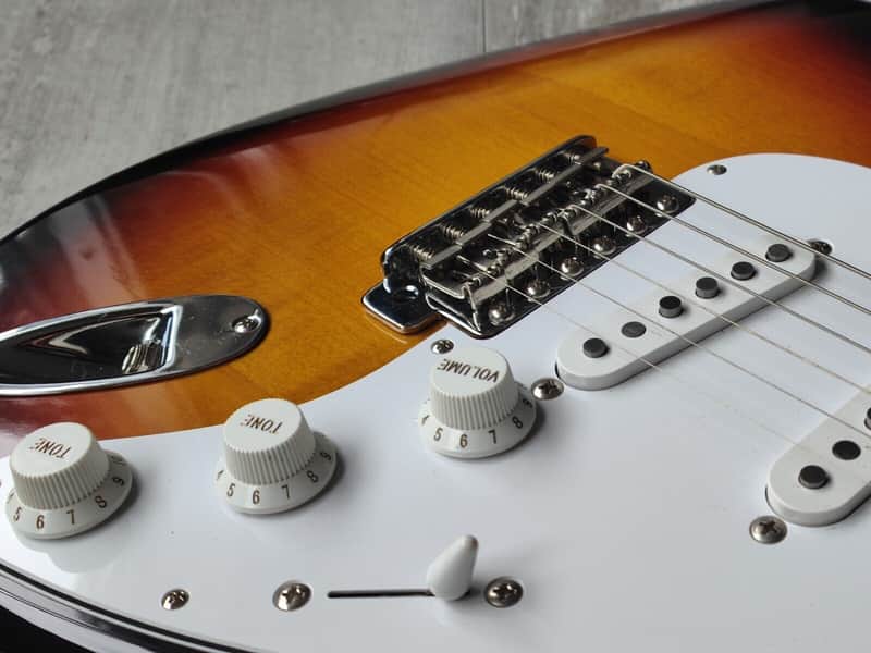 2017 FGN Japan (Fujigen) JST-6R J-Classic Stratocaster (Sunburst