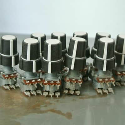 Lot of 10 ALPS 10K/250KA Dual Concentric Potentiometer W/ Knobs image 3
