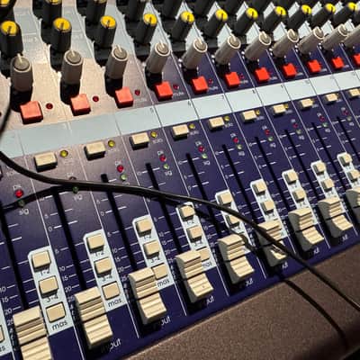 Midas Venice 320 32-Channel / 46-Input Mixing Console 2001 - 2010 - Blue image 3