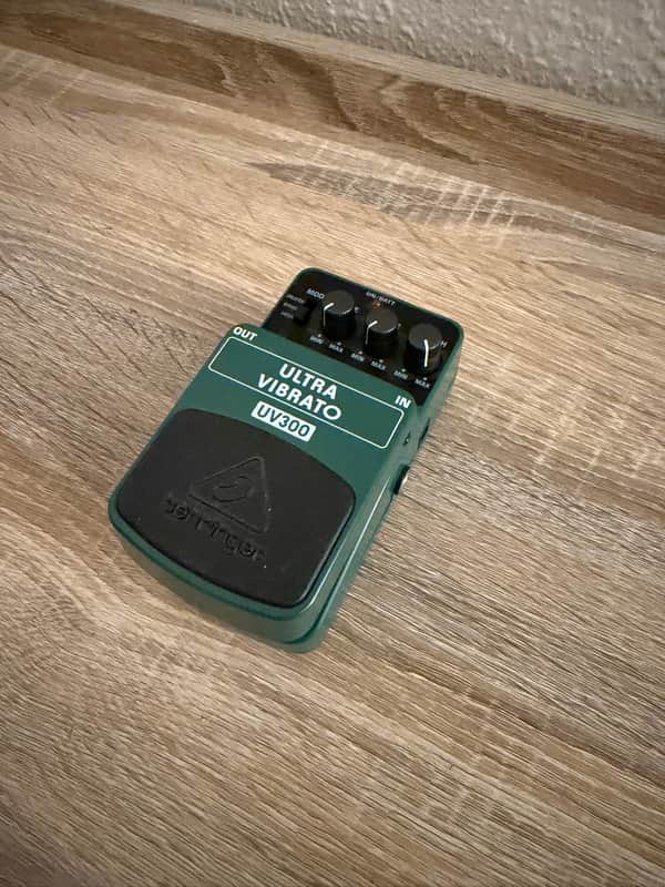 Behringer UV300 Ultra Vibrato Pedal 2010s - Standard image 1