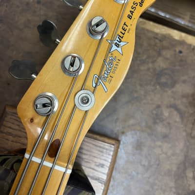 Fender Bullet Bass Deluxe (B-34) 1981 - 1983 - Red image 2