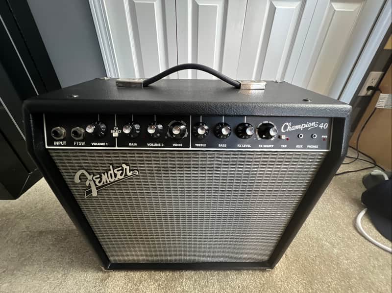 Fender Champion 40 2-Channel 40-Watt 1x12" Guitar Practice Amp 2017 - Black image 1