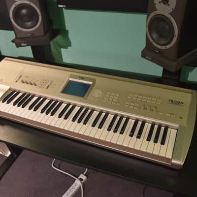 Korg Triton Studio Music Workstation/Sampler - 61 keys 2001-2003 - Silver image 5