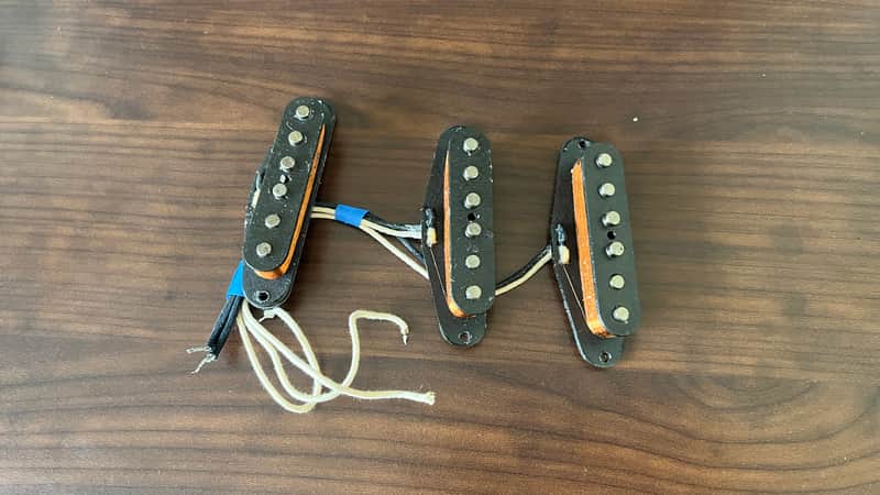 Brandonwound S62 Strat pickups set (bridge with baseplate) image 1