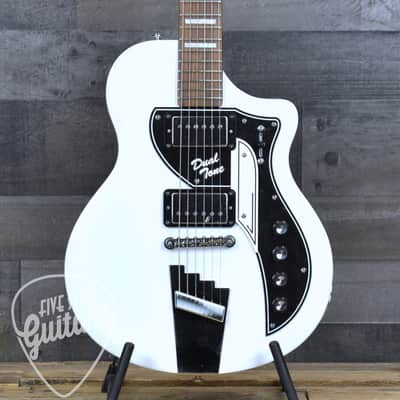 Pre-Owned Supro 1224DBHT Limited Edition David Bowie 1961 Dual Tone Hardtail - White with Hardshell Case image 15