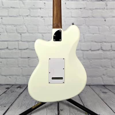 Ibanez ICHI00 VWH Ichika Nito 6 String Electric Guitar Vintage White image 7