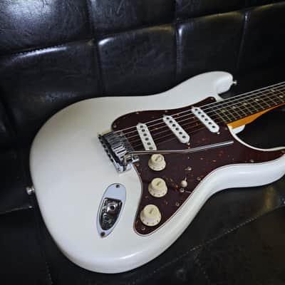 Fender American Ultra Stratocaster  - Arctic Pearl image 3