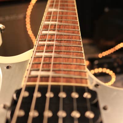 Ibanez GRG150DX-WH Gio with Rosewood Fretboard 2021 - Present - White image 25