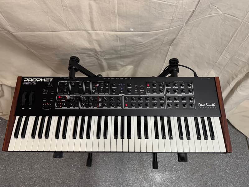 Dave Smith Instruments Prophet Rev2 61-Key 8-Voice Polyphonic Synthesizer