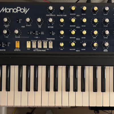 Behringer MonoPoly Synthesizer (read description) image 1